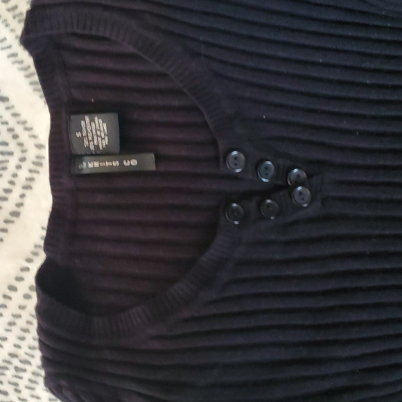 Black top - Picture 4 of 7